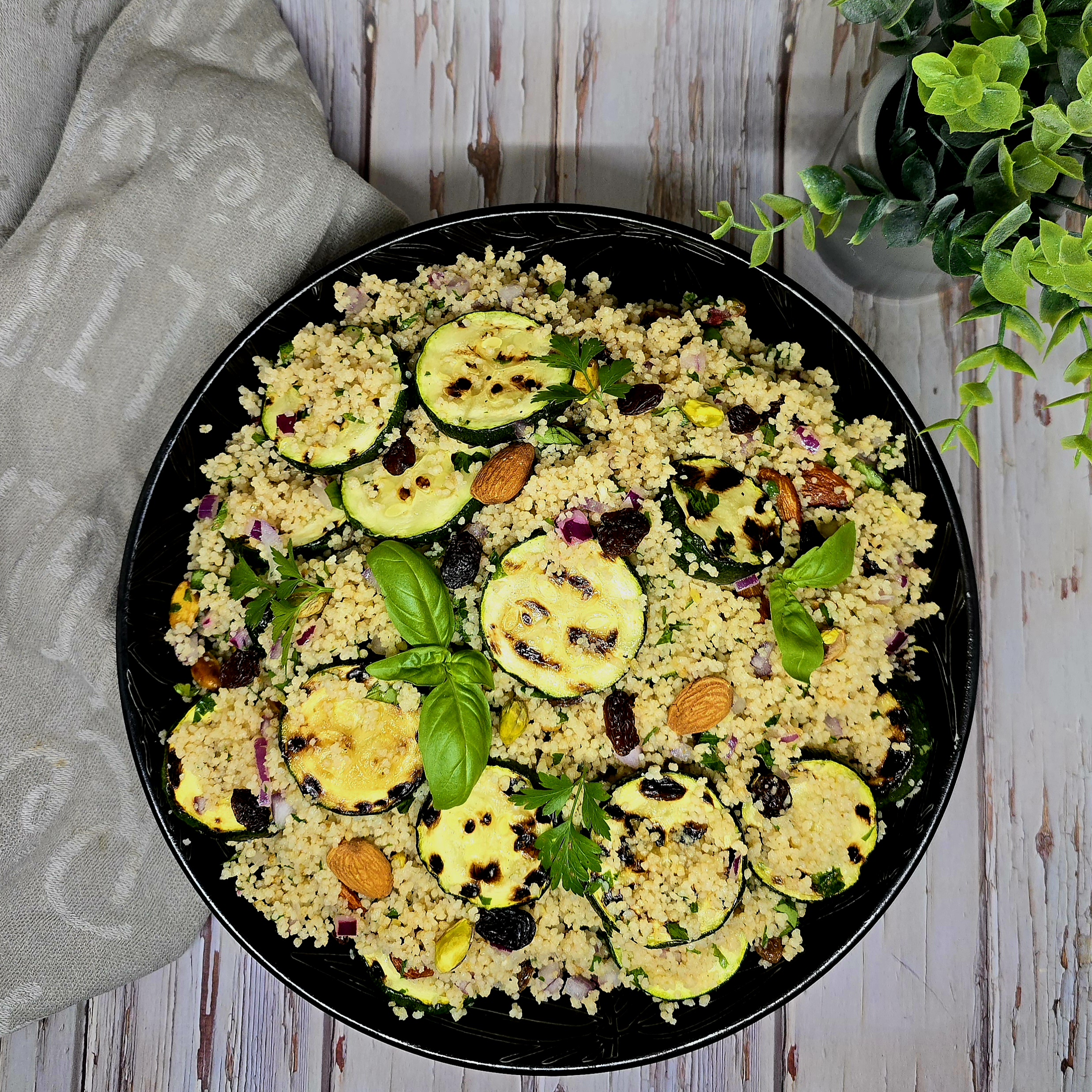Salade de couscous aux courgettes grillées : une recette fraîche et de saison
