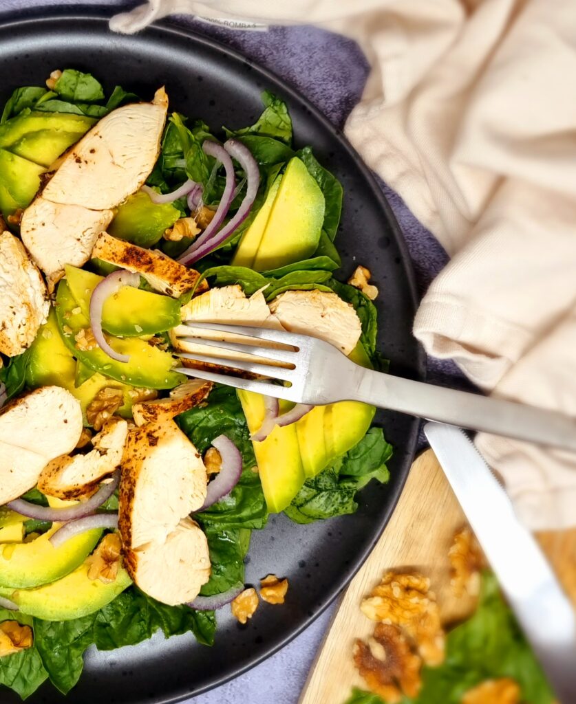 Salade poulet avocat : une salade complète, fraîche et gourmande
