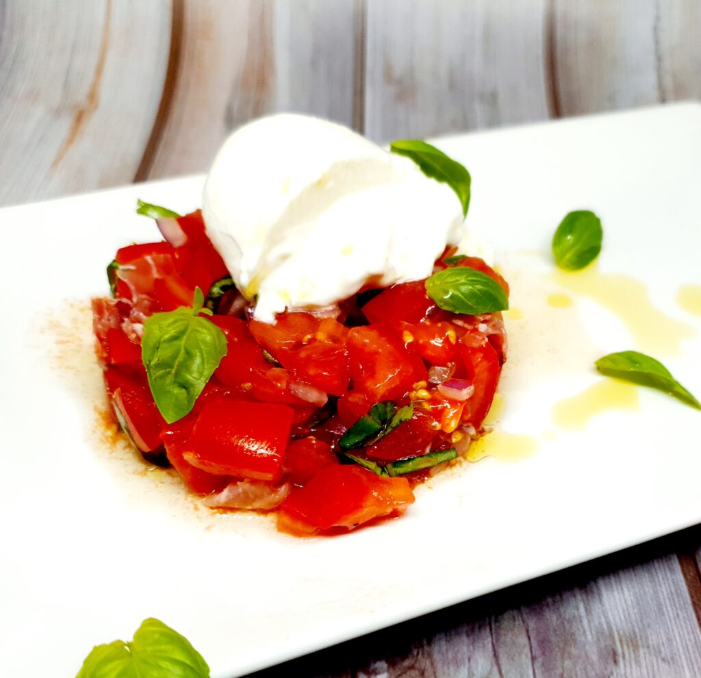 Tartare de tomates, jambon cru et burrata