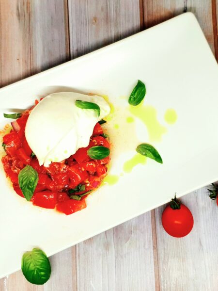 Tartare de tomates, jambon cru et burrata