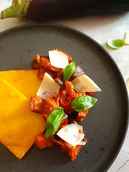 Polenta grillée et compotée d'aubergines