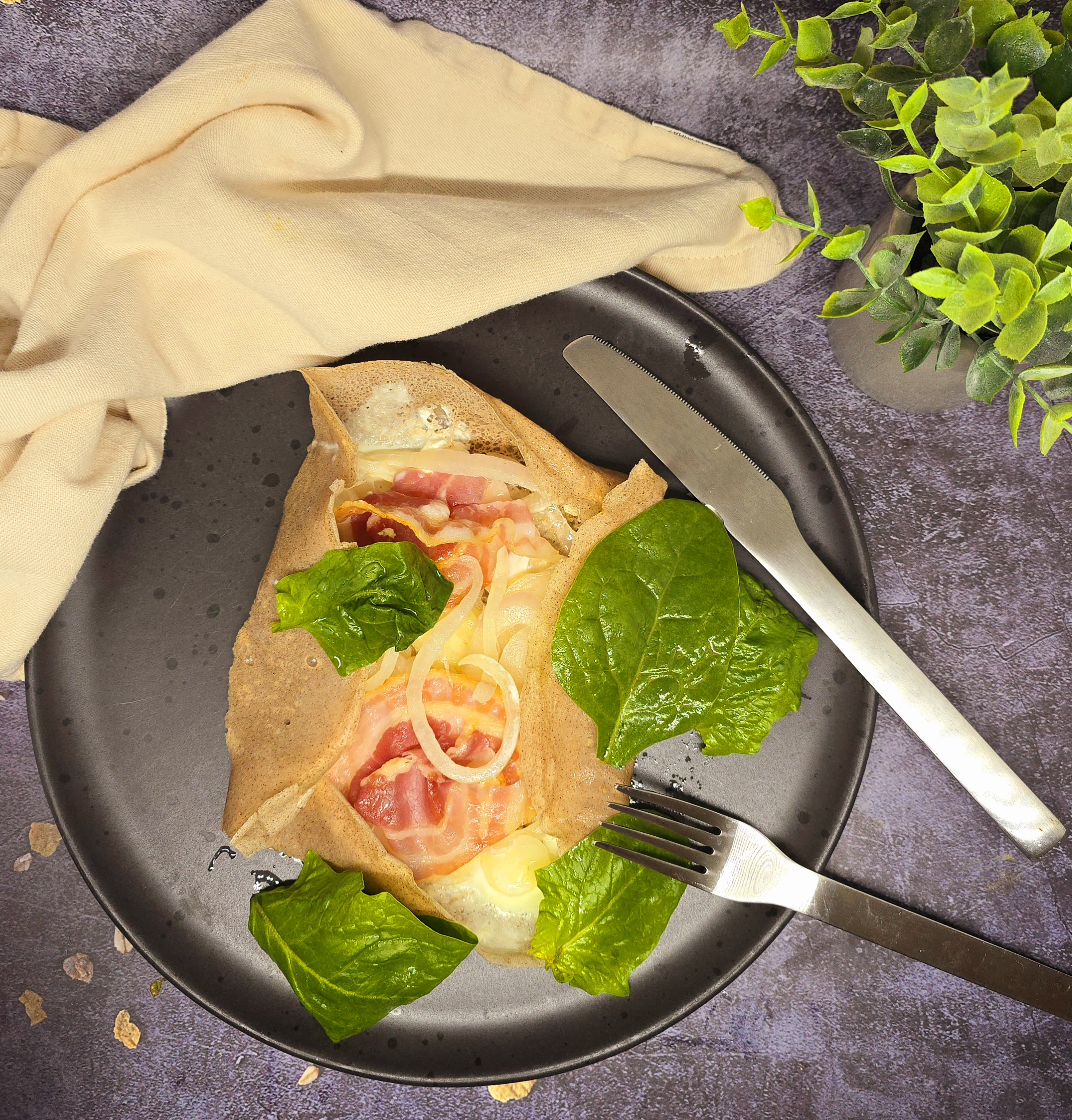 Galette à l’oignon, chèvre et pancetta