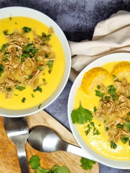 Soupe de maïs au poulet épicé