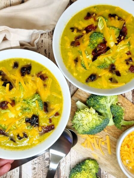 Soupe de brocoli, cheddar et poitrine fumée