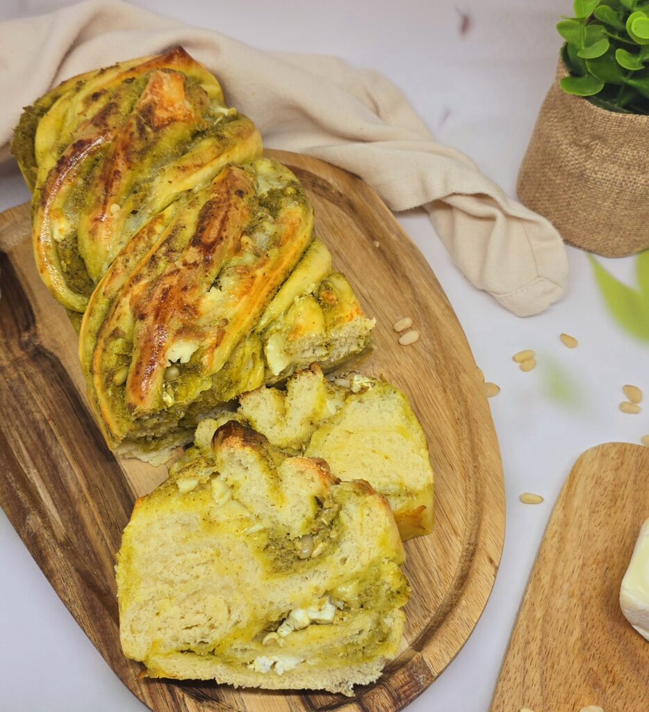 Babka salée au pesto et au chèvre