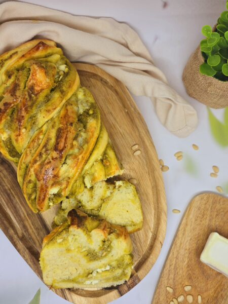 Babka salée au pesto et au chèvre