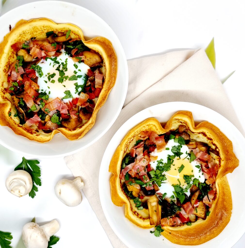 Bols de crêpes aux légumes et œufs cocotte