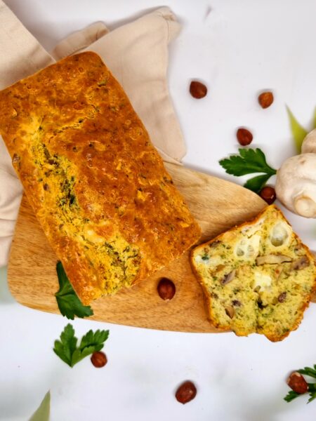 Cake chèvre, champignons et noisettes