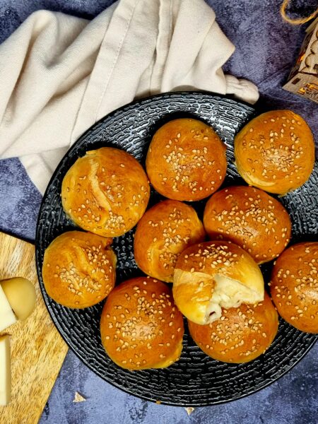 Petits pains fourrés à la scamorza fumée