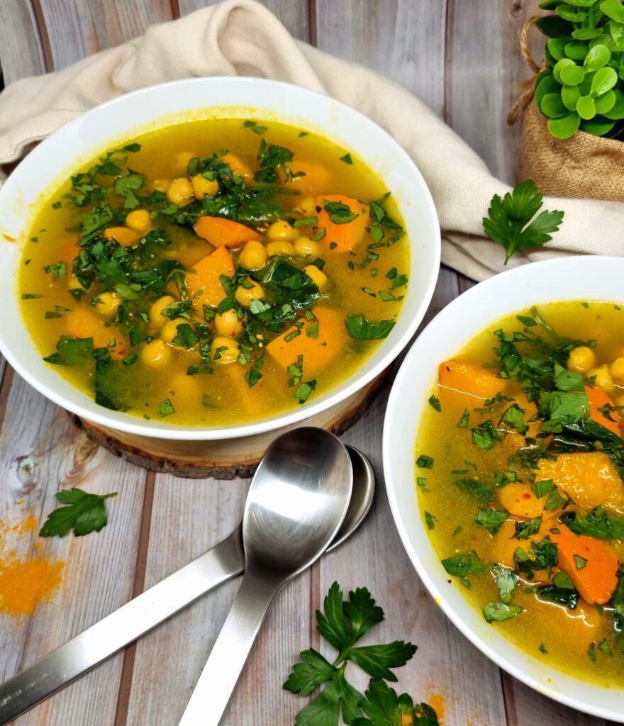 Soupe de potimarron, pois chiches et épinards