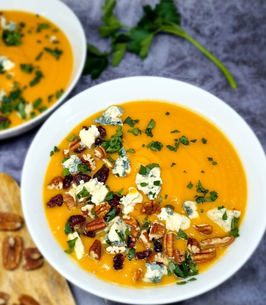 Velouté de patates douces aux noix de pécan et au bleu