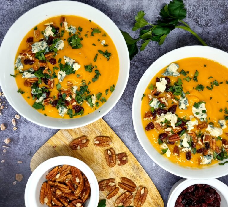 Velouté de patates douces aux noix de pécan et au bleu 256 Velouté de patates douces aux noix de pécan et au bleu